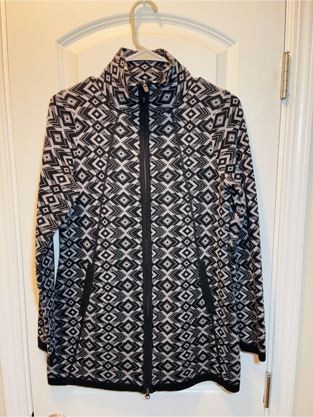 Artisan Ny Black & White Geometric Knit Zip Trench